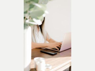  BUSCO TRABAJO COMO SECRETARIA O RECEPCIONISTA 