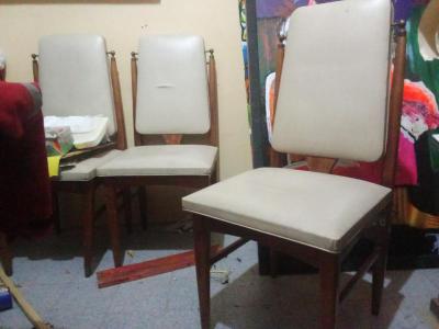 Muebles Antiguedades 3 sillas de madera y cuero antiguas,3 sillas de metal