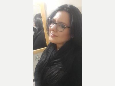  Chica con buena presencia busca trabajo 