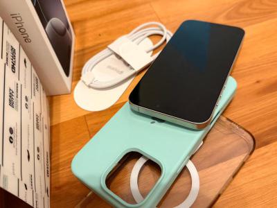 Celulares Telefonia Smartphones iPhone 16 Pro Max 256 gb COMO NUEVO. Bateria al 100 %.