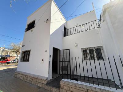 Departamentos Alquiler San Juan Alquiler. Casa Para Uso Comercial A Metros Del Centro, Ideal Para Oficinas, Consultorios O Local. Reta Martilleros.