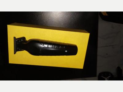 Moda Belleza Instituto de Belleza Vendo afeitadora y patillera kemei