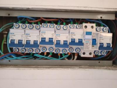  Electricista domiciliaria y comercial 