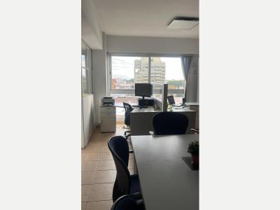 Salones y Oficinas Venta San Juan VENDO OFICINA FRENTE AL CENTRO CIVICO - BUSSO PROPIEDADES