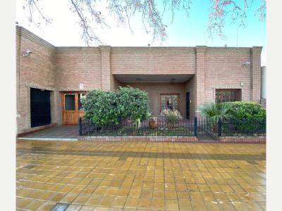 Casas Venta San Juan VENDO Amplia propiedad con quincho y piscina en ubicaci�n estrat�gica