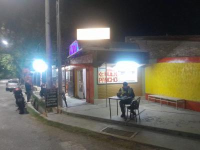  Empleado para local de panchos 
